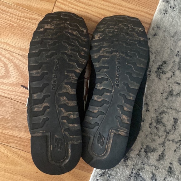 New balance - Picture 2 of 2